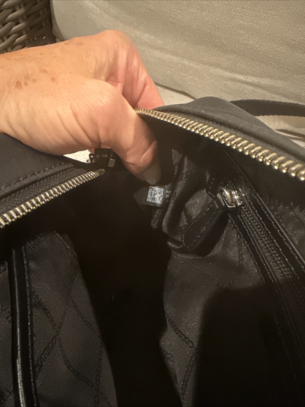 MICHAEL KORS ELLIOT BLACK SMALL UTILITY CAMERA CROSSBODY BAG MSRP $358 - Picture 10 of 11